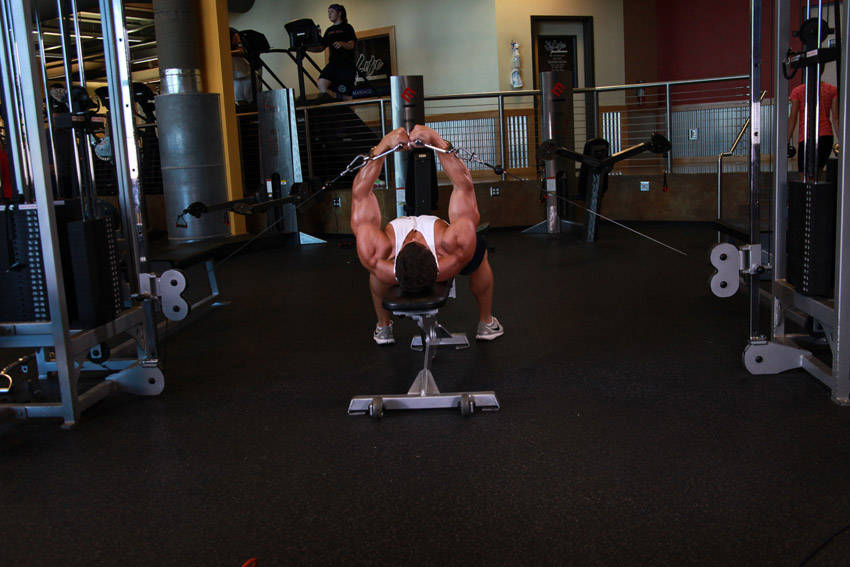 Écarté couché câble - position finale