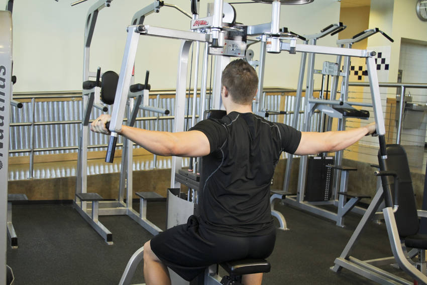 Oiseau machine (reverse pec deck) - position finale