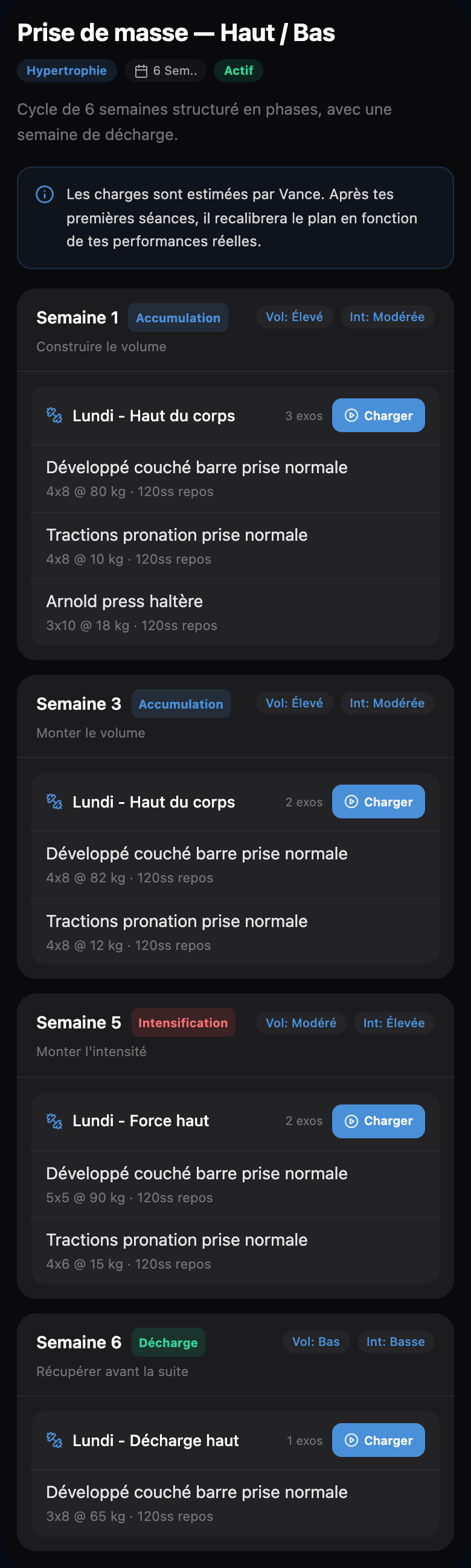 Plan d'entraînement AIVancePro semaine par semaine : badges de phase Accumulation, Intensification et Décharge, avec les séances et charges estimées, et la note de recalibrage de Vance